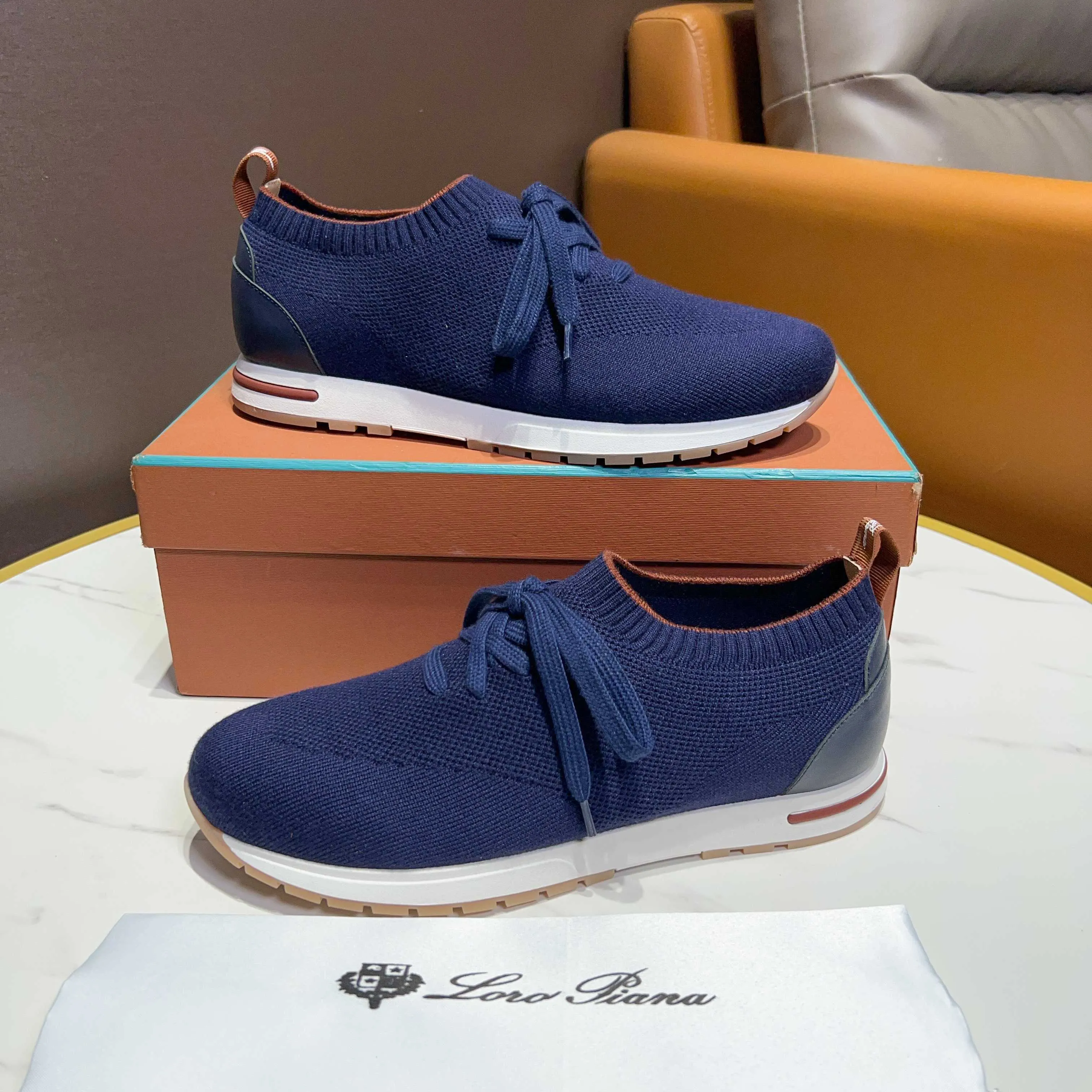 Factory price 400💰 (Loro men's shoes💰iana) New moccasin shoes official website original 1:1 mold opening, original quality💯Fine workmanship, high-end luxury☘The upper is made of original waterproof treated breathable fly-woven suede🌴Luxury🐂Leather lining🍓Rubber wear-resistant and non-slip outsole, size 38-44 (size 45 can be customized)